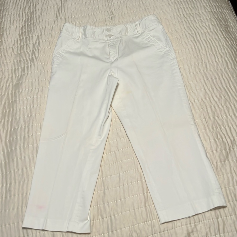 Capri pants. White 97o/o cotton 3o/o spandex. Size 12.